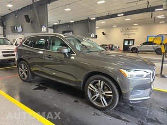 2020 Volvo XC60 T6 Momentum - miniatura 3
