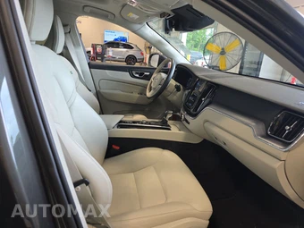 2020 Volvo XC60 T6 Momentum - miniatura 8