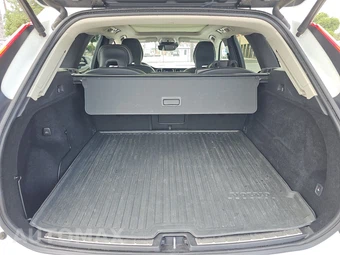 2020 Volvo XC60 T6 Momentum - miniatura 16