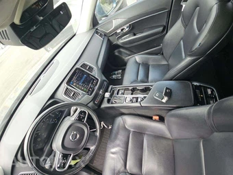 2020 Volvo XC90 T5 Momentum 7-Passenger - miniatura 8