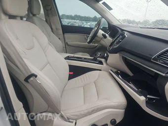 2020 Volvo XC90 T5 Momentum 7-Passenger - miniatura 8
