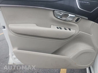 2020 Volvo XC90 T5 Momentum 7-Passenger - miniatura 9