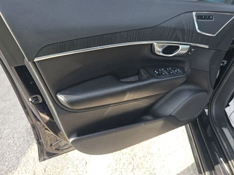 2020 Volvo XC90 T5 Momentum 7-Passenger - miniatura 9