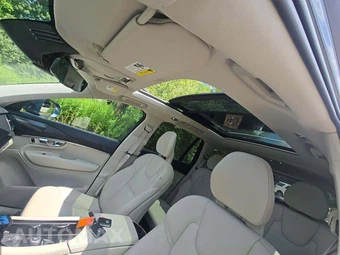 2020 Volvo XC90 T5 Momentum 7-Passenger - miniatura 11