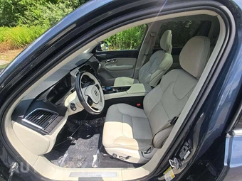 2020 Volvo XC90 T5 Momentum 7-Passenger - miniatura 6