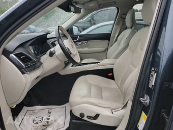 2020 Volvo XC90 T5 Momentum 7-Passenger - miniatura 7