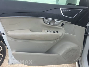 2020 Volvo XC90 T6 Momentum 6-Passenger - miniatura 9