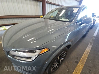 2020 Volvo XC90 T6 Momentum 6-Passenger