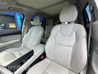 2020 Volvo XC90 T6 Momentum 7-Passenger - miniatura 16