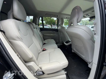 2020 Volvo XC90 T6 Momentum 7-Passenger - miniatura 22