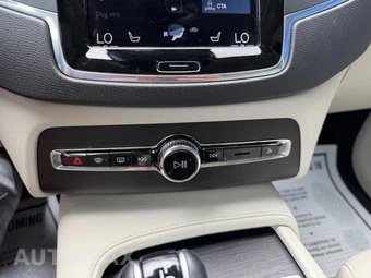2020 Volvo XC90 T6 Momentum 7-Passenger - miniatura 32