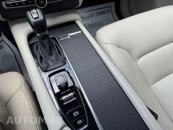 2020 Volvo XC90 T6 Momentum 7-Passenger - miniatura 33
