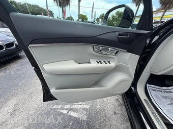 2020 Volvo XC90 T6 Momentum 7-Passenger - miniatura 38