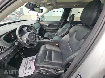 2020 Volvo XC90 T6 Momentum 7-Passenger - miniatura 7