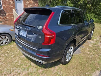 2020 Volvo XC90 T6 Momentum 7-Passenger - miniatura 3