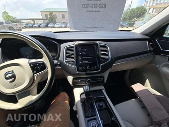 2020 Volvo XC90 T6 Momentum 7-Passenger - miniatura 7
