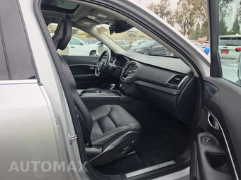 2020 Volvo XC90 T6 Momentum 7-Passenger - miniatura 8