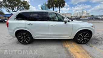 2020 Volvo XC90 T6 Momentum 7-Passenger - miniatura 7