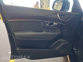 2020 Volvo XC90 T6 Momentum 7-Passenger - miniatura 9