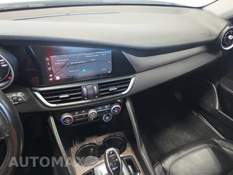 2021 Alfa Romeo Giulia Ti – miniatura 11