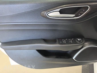 2021 Alfa Romeo Giulia Ti – miniatura 9