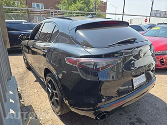2021 Alfa Romeo Stelvio Ti Sport - miniatura 2