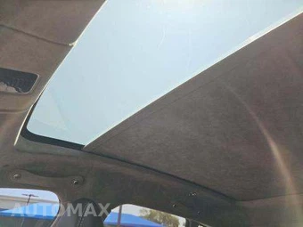 2021 Aston Martin DBX - miniatura 11