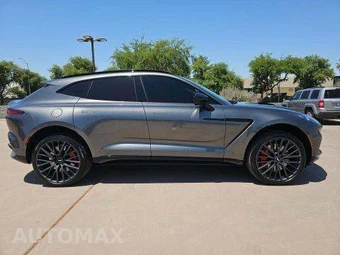 2021 Aston Martin DBX - miniatura 4