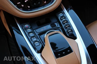 2021 Aston Martin DBX - miniatura 15