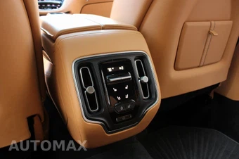 2021 Aston Martin DBX - miniatura 26