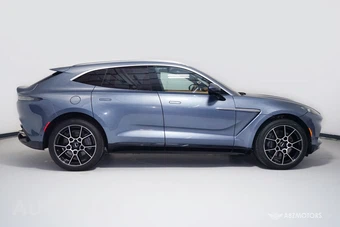2021 Aston Martin DBX - miniatura 3