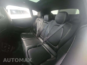 2021 Aston Martin DBX - miniatura 13