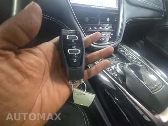 2021 Aston Martin DBX - miniatura 8