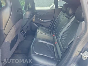 2021 Aston Martin DBX - miniatura 16