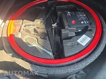 2021 Aston Martin DBX - miniatura 7