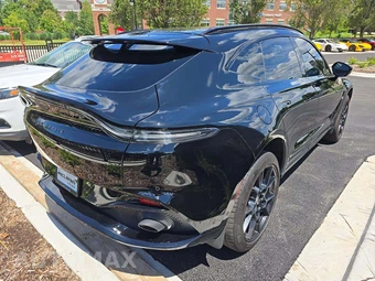 2021 Aston Martin DBX - miniatura 3