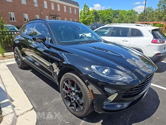 2021 Aston Martin DBX - miniatura 4