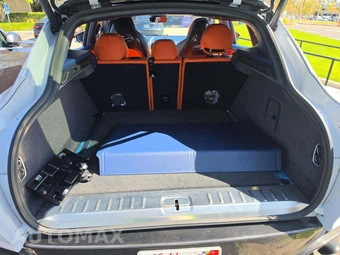 2021 Aston Martin DBX - miniatura 14