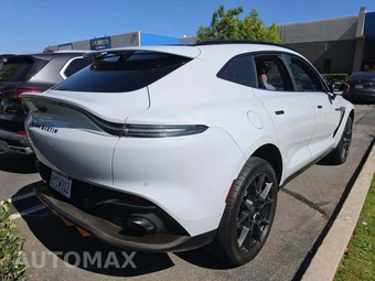 2021 Aston Martin DBX - miniatura 3