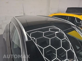 2021 Aston Martin DBX - miniatura 20