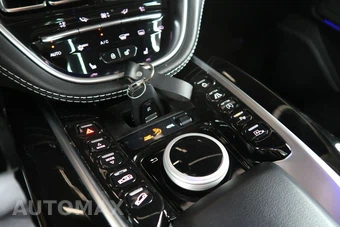 2021 Aston Martin DBX - miniatura 47