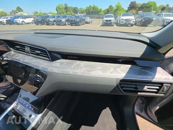 2021 Audi e-tron Premium Plus – miniatura 17