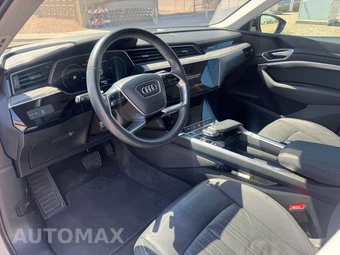 2021 Audi e-tron Premium - miniatura 13