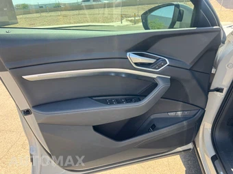 2021 Audi e-tron Premium - miniatura 18