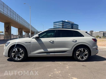 2021 Audi e-tron Premium - miniatura 4