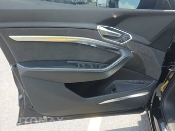 2021 Audi e-tron Prestige – miniatura 9