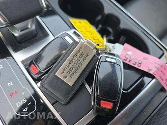 2021 Audi Q8 Premium Plus – miniatura 8