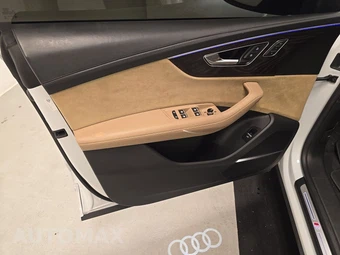 2021 Audi Q8 Prestige – miniatura 9