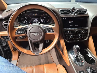 2021 Bentley Bentayga V8 First Edition - miniatura 11