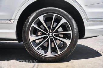 2021 Bentley Bentayga V8 - miniatura 18